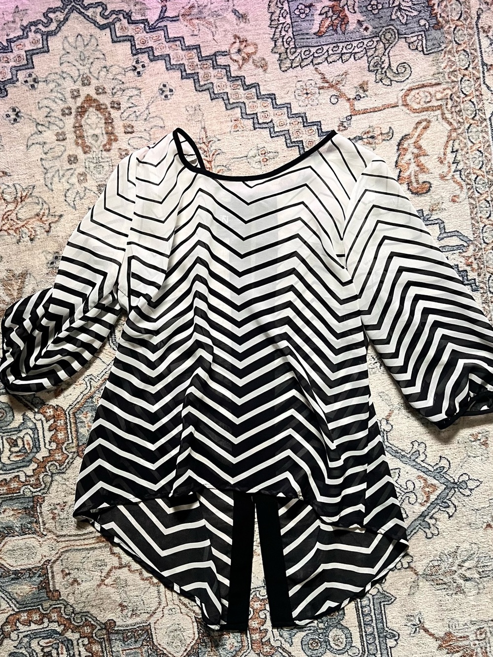 Iz Byer Black & White Chevron Tunic Blouse